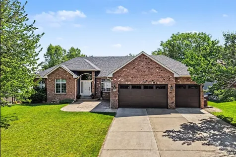 8150 9th Street Place N Oakdale MN 55128
