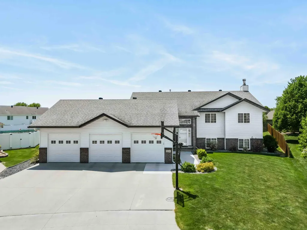 1536 Cambridge Drive West Fargo ND 58078