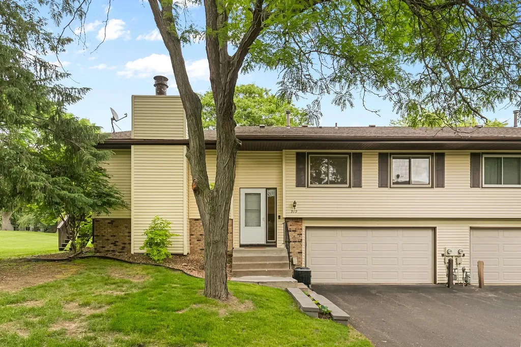 919 Greenhaven Drive Vadnais Heights MN 55127