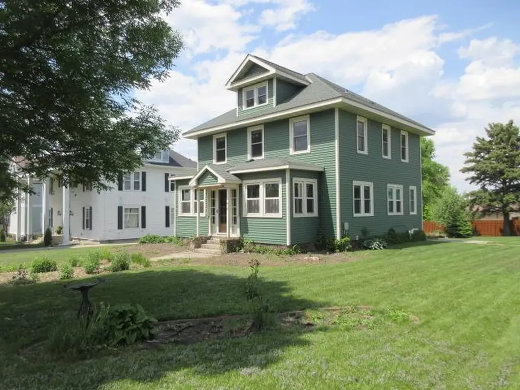 416 E Division Street Elbow Lake MN 56531
