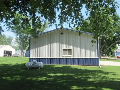 129 S Summit Avenue Hills MN 56138