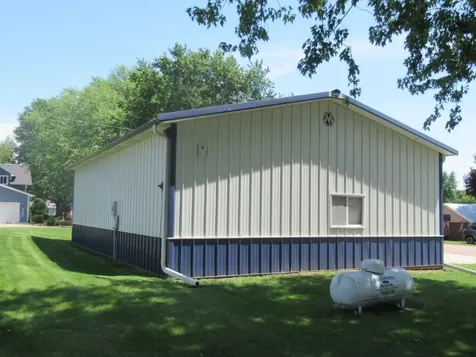 129 S Summit Avenue Hills MN 56138