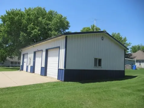 129 S Summit Avenue Hills MN 56138