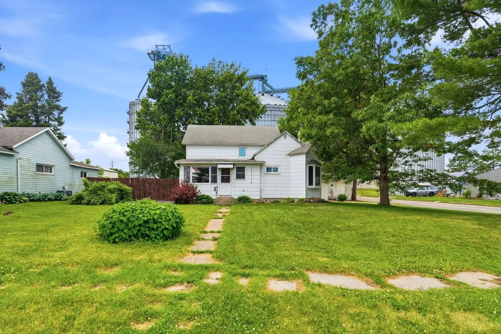 95 1st Avenue NE Elgin MN 55932