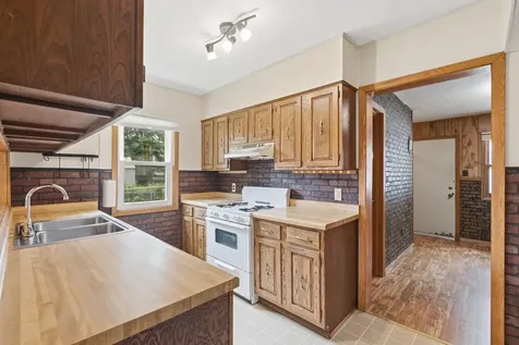 95 1st Avenue NE Elgin MN 55932