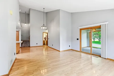 1157 Aston Circle Burnsville MN 55337