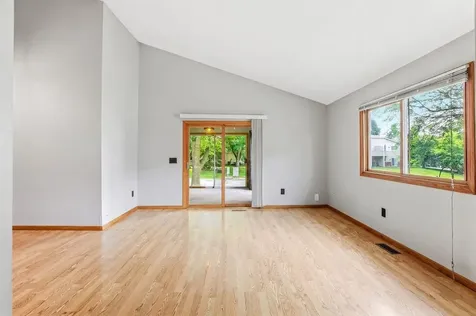 1157 Aston Circle Burnsville MN 55337