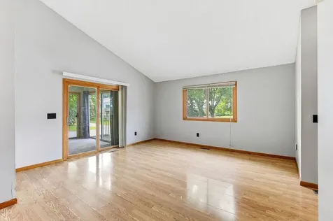 1157 Aston Circle Burnsville MN 55337