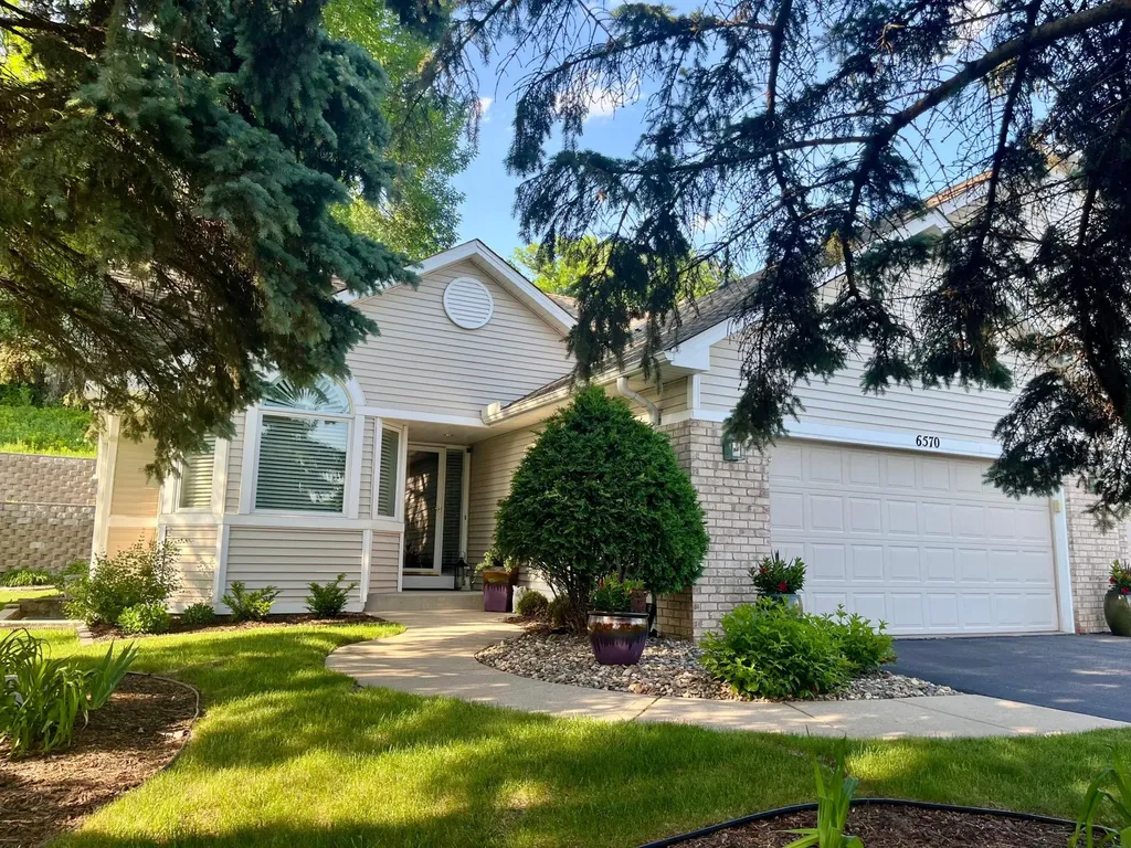 6570 Vernon Hills Road S Edina MN 55436