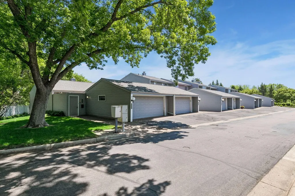 2666 Mackubin Street Roseville MN 55113