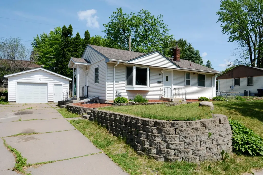 2083 Orange Avenue E Saint Paul MN 55119
