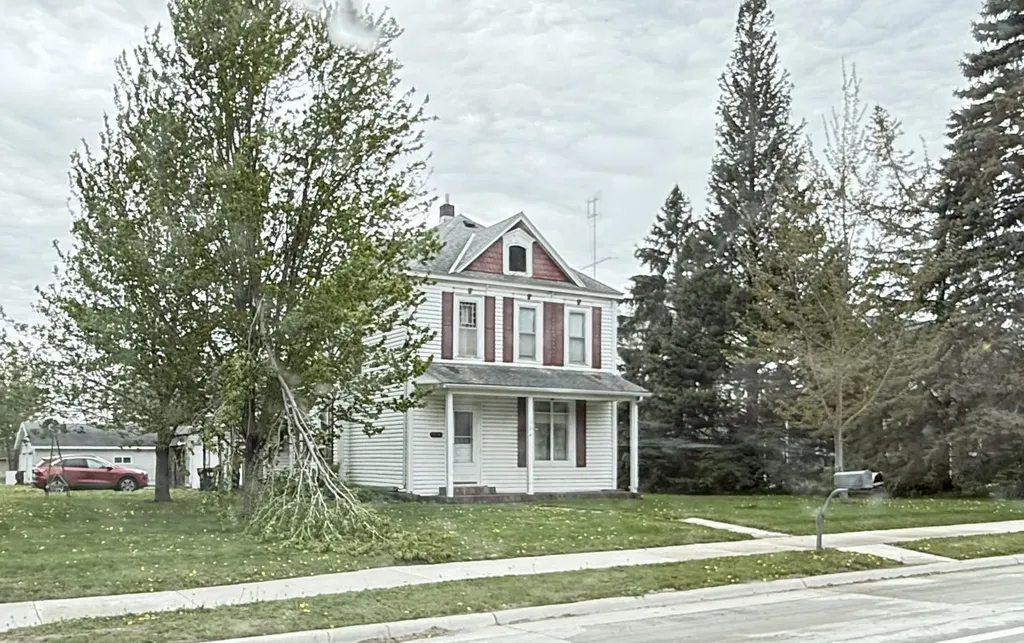 324 E Maple Street Sacred Heart MN 56285