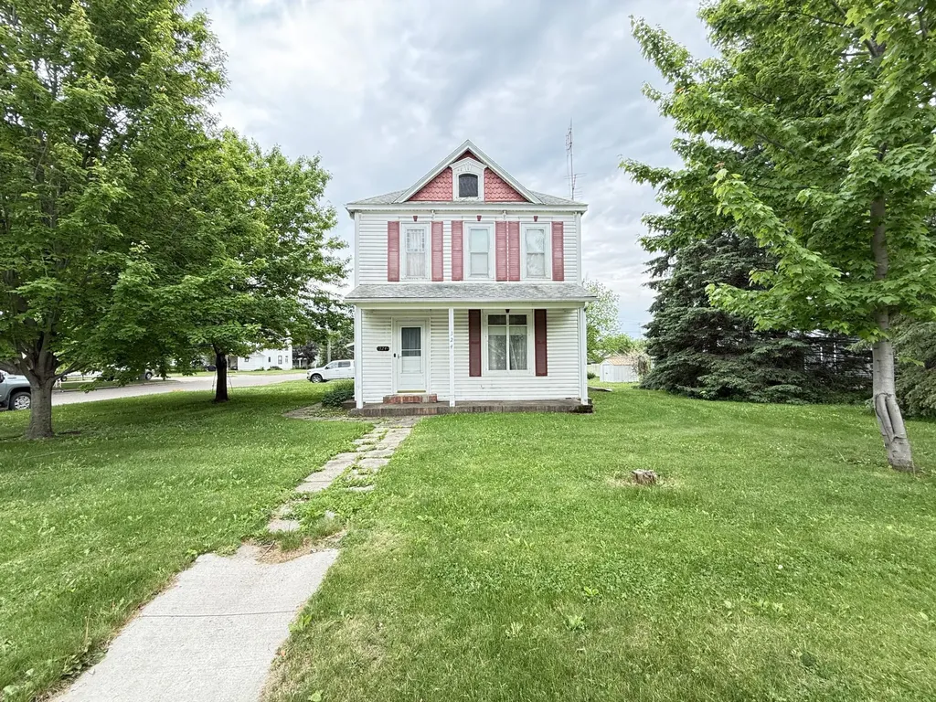 324 E Maple Street Sacred Heart MN 56285