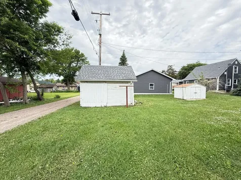 324 E Maple Street Sacred Heart MN 56285
