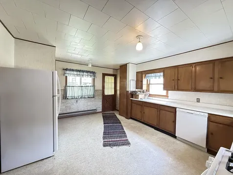 324 E Maple Street Sacred Heart MN 56285