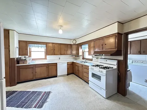 324 E Maple Street Sacred Heart MN 56285