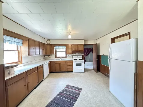 324 E Maple Street Sacred Heart MN 56285