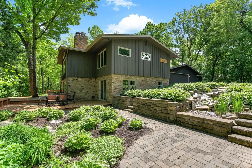 4001 Huntingdon Drive Minnetonka MN 55305