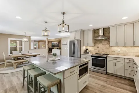 4001 Huntingdon Drive Minnetonka MN 55305