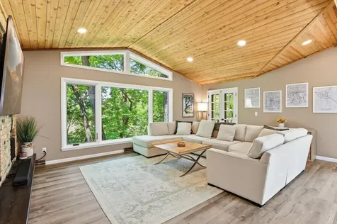4001 Huntingdon Drive Minnetonka MN 55305