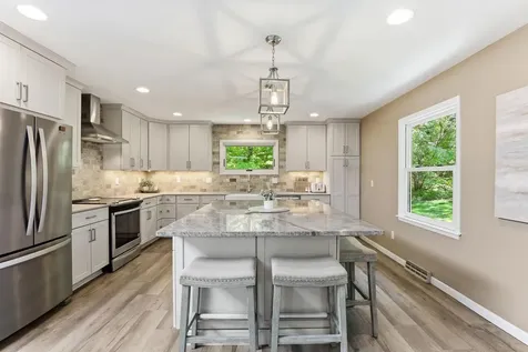 4001 Huntingdon Drive Minnetonka MN 55305