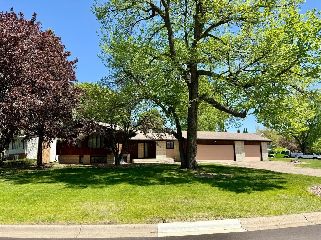 1062 Crestview Drive S Maplewood MN 55119