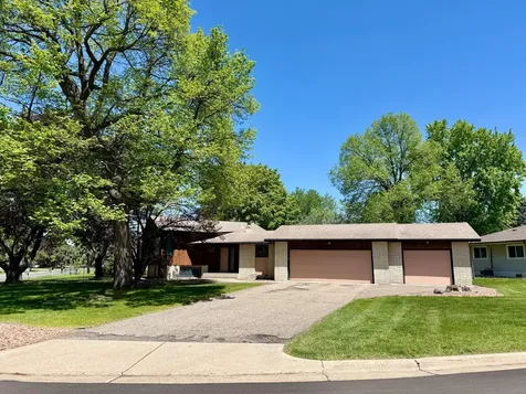 1062 Crestview Drive S Maplewood MN 55119