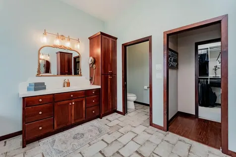 5827 Silverleaf Drive S Fargo ND 58104