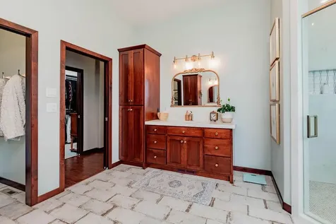 5827 Silverleaf Drive S Fargo ND 58104