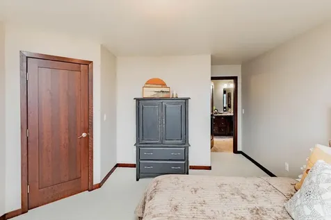5827 Silverleaf Drive S Fargo ND 58104