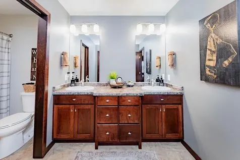 5827 Silverleaf Drive S Fargo ND 58104
