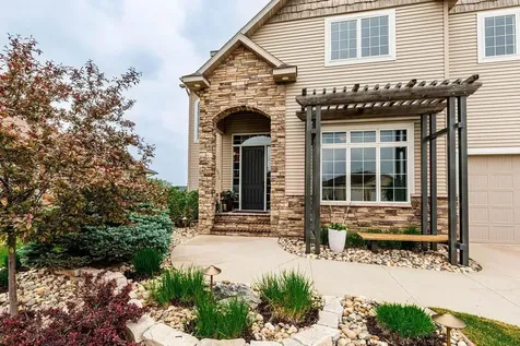 5827 Silverleaf Drive S Fargo ND 58104