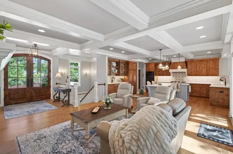94 Neptune Street Mahtomedi MN 55115
