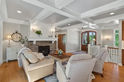 94 Neptune Street Mahtomedi MN 55115