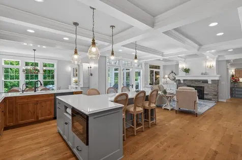 94 Neptune Street Mahtomedi MN 55115