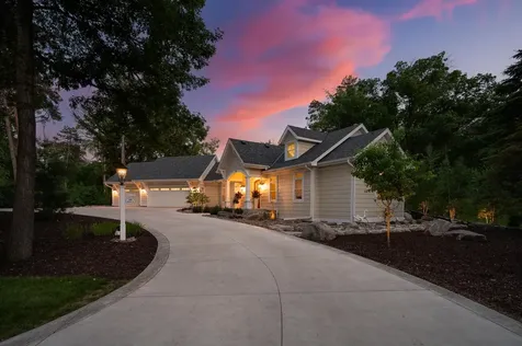 94 Neptune Street Mahtomedi MN 55115