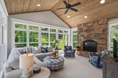 94 Neptune Street Mahtomedi MN 55115