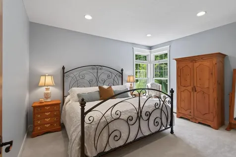 94 Neptune Street Mahtomedi MN 55115