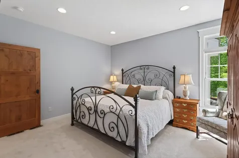 94 Neptune Street Mahtomedi MN 55115