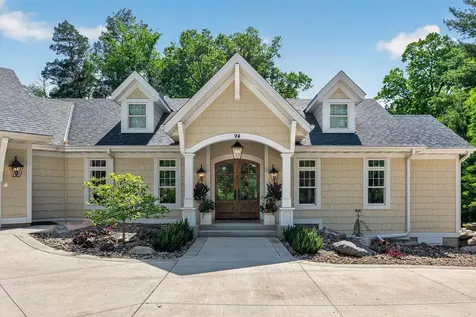 94 Neptune Street Mahtomedi MN 55115