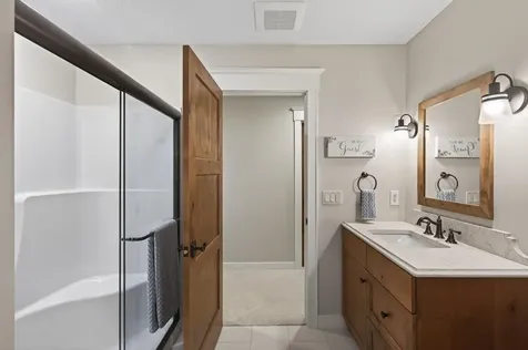 94 Neptune Street Mahtomedi MN 55115