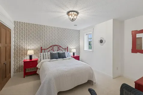94 Neptune Street Mahtomedi MN 55115