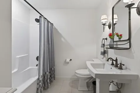 94 Neptune Street Mahtomedi MN 55115