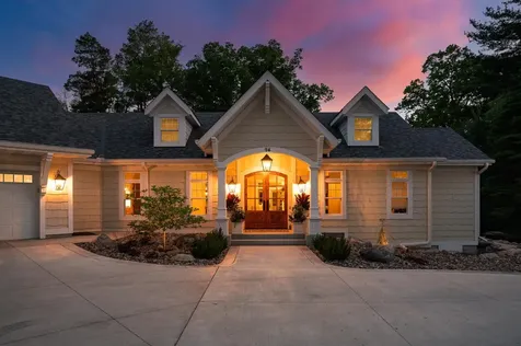 94 Neptune Street Mahtomedi MN 55115