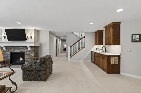 94 Neptune Street Mahtomedi MN 55115