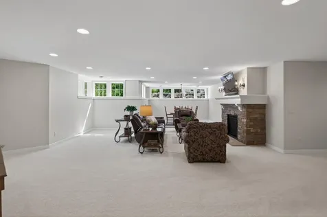 94 Neptune Street Mahtomedi MN 55115
