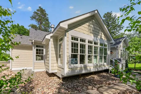 94 Neptune Street Mahtomedi MN 55115