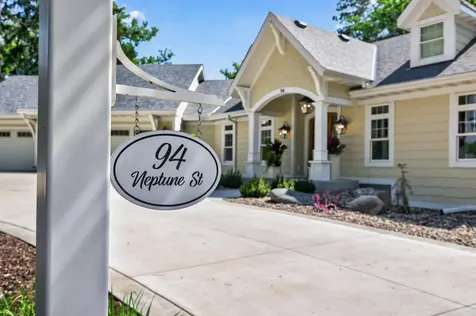94 Neptune Street Mahtomedi MN 55115