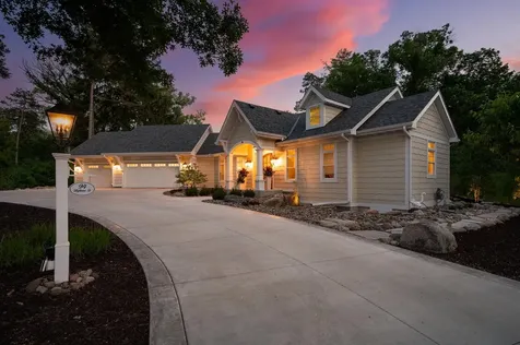 94 Neptune Street Mahtomedi MN 55115