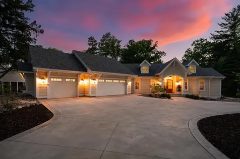 94 Neptune Street Mahtomedi MN 55115